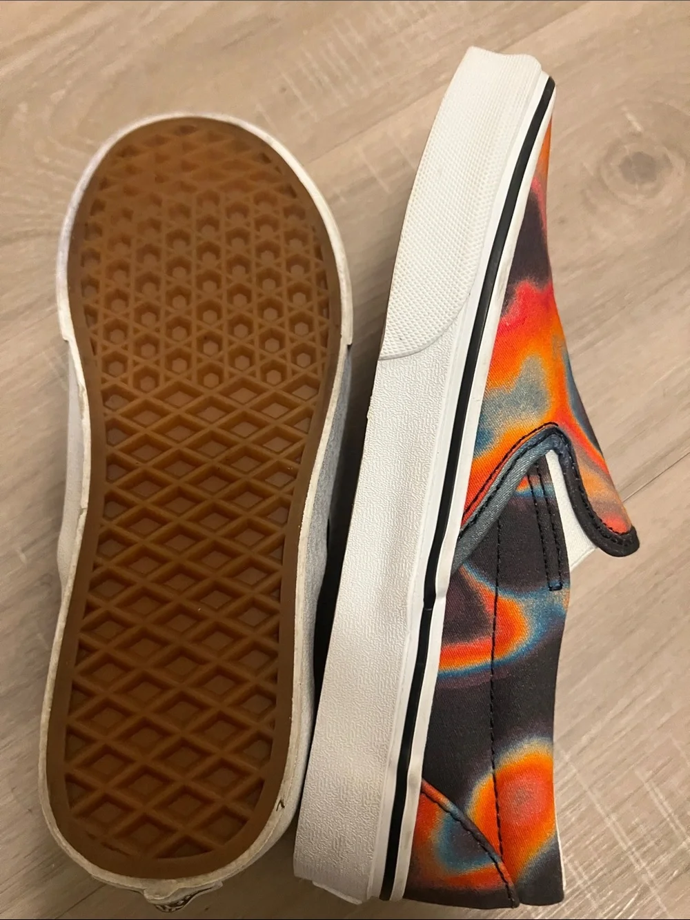 Vans Classic Slip-On Aura Size 6 edgy streetwear skater